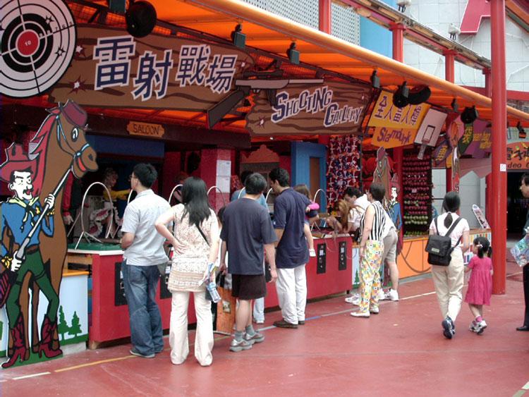 This is another blown up picture of the 147 gallery in Honk Kong, click here go back to Western Interior List